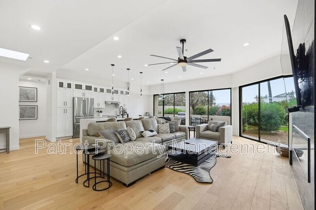 8989 N Gainey Center Dr in Scottsdale, AZ - Building Photo - Building Photo