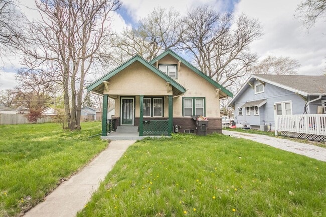 property at 1724 E 14th St