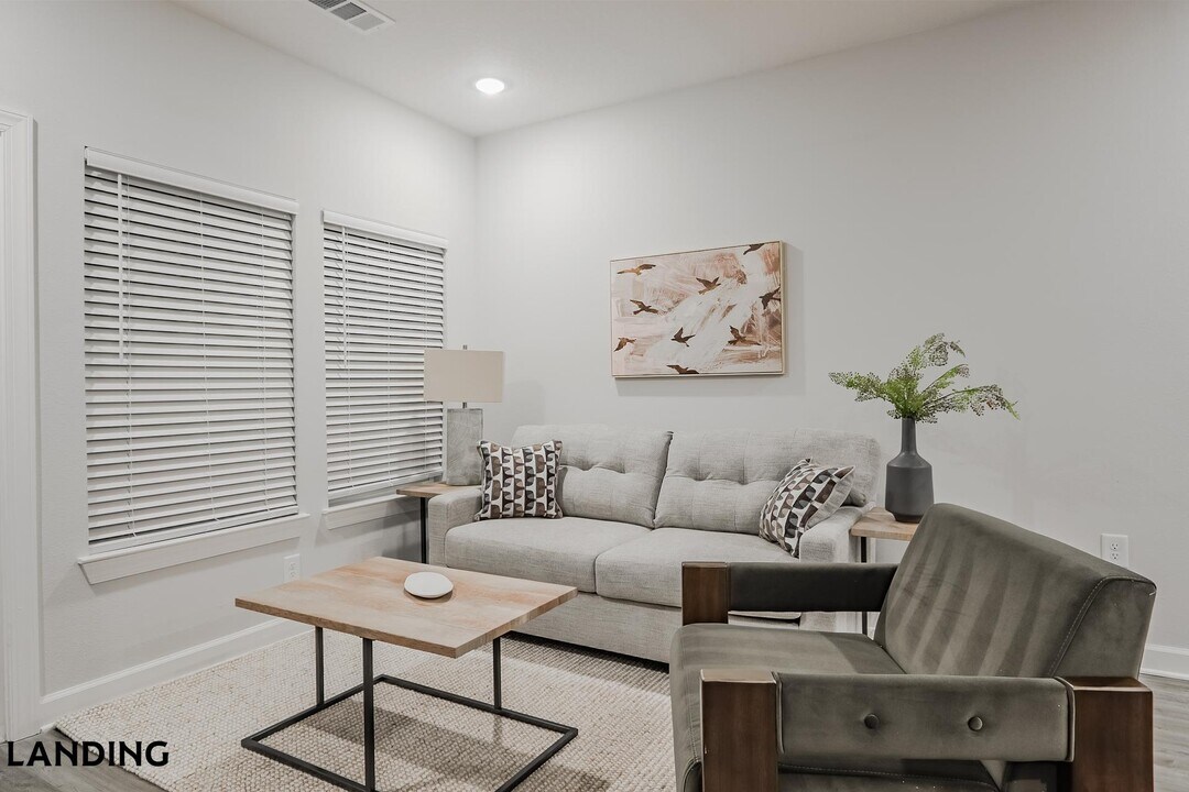 5001 Willowgate Loop, Unit 08-8403 in Tice, FL - Building Photo