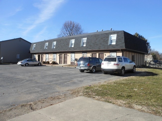 Meadow Drive Apartments in Troy, IL - Building Photo