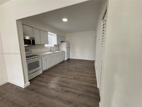 9461 SW 37th St in Miami, FL - Building Photo - Building Photo