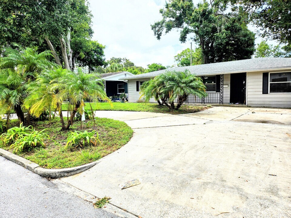 5020 16th Ave N in St. Petersburg, FL - Building Photo