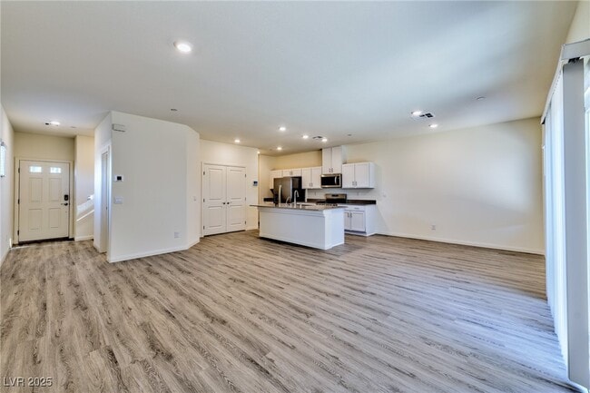 4702 Arctic Clfs Ave in Las Vegas, NV - Building Photo - Building Photo