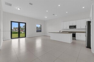 19447 SW 124th Ave in Miami, FL - Building Photo