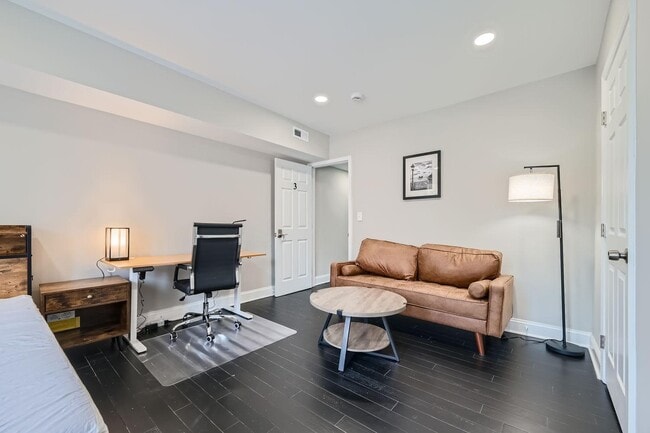 1019 E Preston St in Baltimore, MD - Building Photo - Building Photo