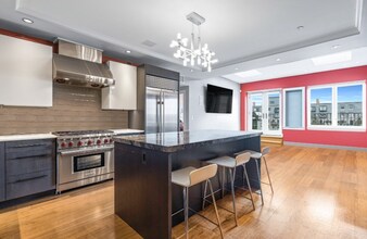 39 Commercial Wharf, Unit 7 in Boston, MA - Building Photo - Building Photo