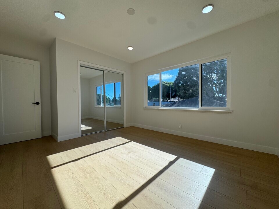 3003 W Florence Ave, Unit 4 in Los Angeles, CA - Foto de edificio