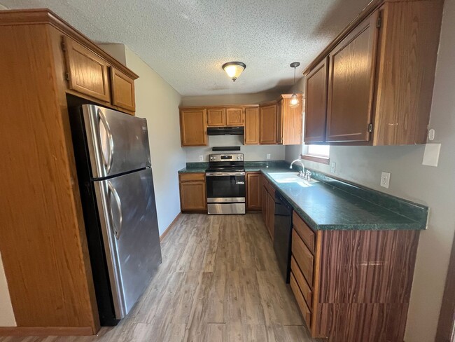 1045 N Dickerson Ave in Springfield, MO - Building Photo - Building Photo