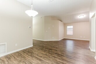 7524 Westland Oaks Dr in Jacksonville, FL - Building Photo - Building Photo