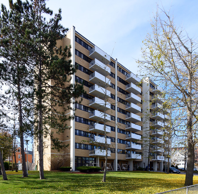 Parkview Manor Apartments in Woonsocket, RI - Building Photo - Building Photo