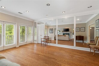 28317 Plantation Dr NE in Atlanta, GA - Foto de edificio - Building Photo