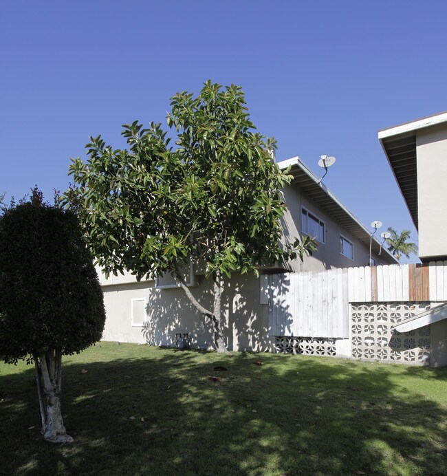 3445 Ariel Pl in Anaheim, CA - Foto de edificio - Building Photo