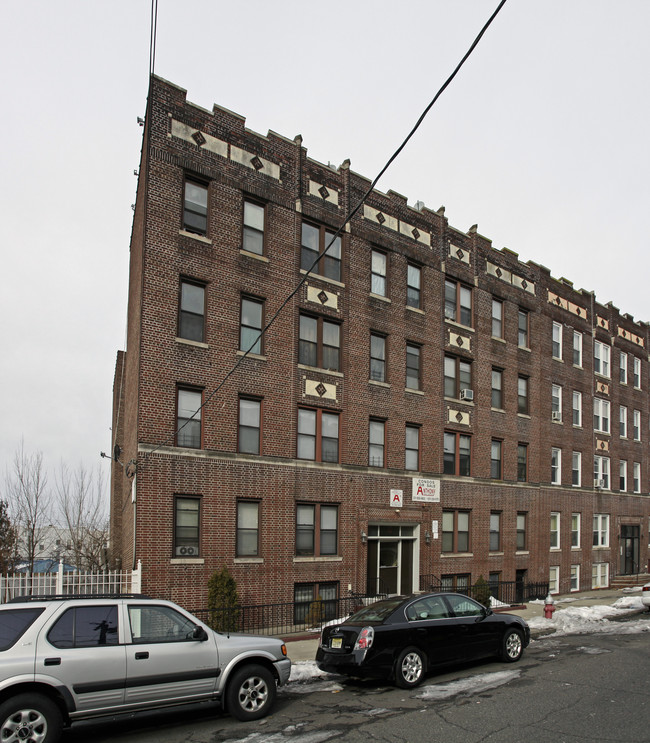 117 Corbin Ave in Jersey City, NJ - Building Photo - Building Photo