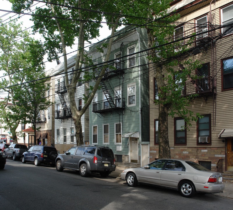 116 Pulaski St in Newark, NJ - Building Photo