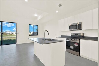 18981 SW 344th Ter in Florida City, FL - Building Photo - Building Photo