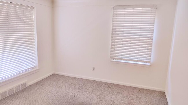 9928 Roseland St in Livonia, MI - Building Photo - Building Photo