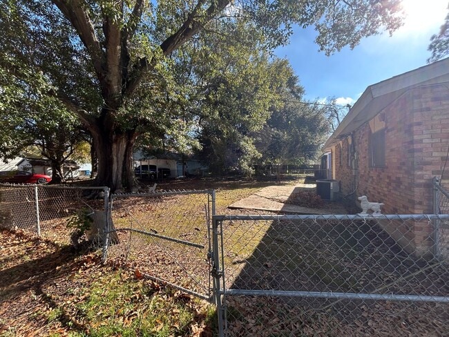 301 Doc Duhon St in Lafayette, LA - Building Photo - Building Photo