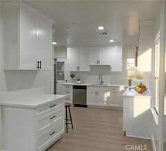 5912 Carpenter Ave in Los Angeles, CA - Building Photo - Building Photo