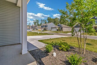 136 Ashelyn Pk Dr in Fletcher, NC - Building Photo - Building Photo