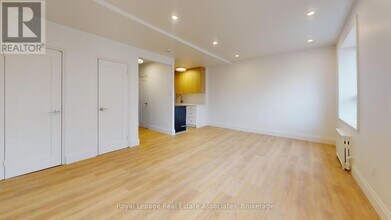 1 Marquette Ave in Toronto, ON - Building Photo - Building Photo