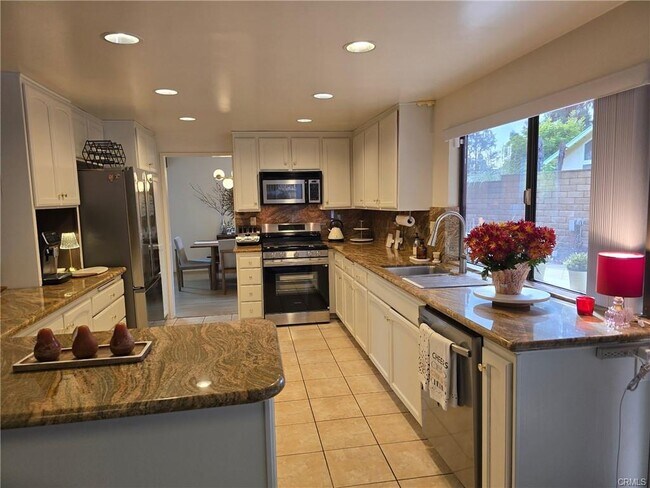 3467 Emerald Isle Dr in Glendale, CA - Building Photo - Building Photo