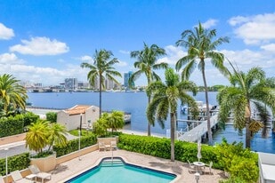 250 Bradley Pl in Palm Beach, FL - Building Photo