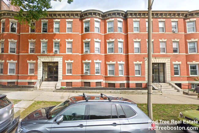 1375 Commonwealth Ave, Unit 8 in Boston, MA - Building Photo - Building Photo