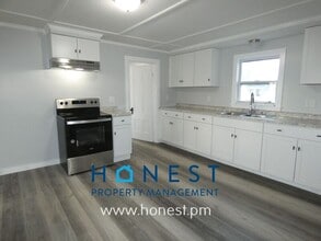 35 Summer St in Waterville, ME - Building Photo - Building Photo