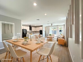 6084 Neptuno St in Las Vegas, NV - Foto de edificio - Building Photo