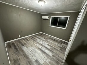 211 E Walnut St in Columbus, KS - Building Photo - Building Photo