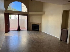 1111 W Summit Pl in Chandler, AZ - Foto de edificio - Building Photo