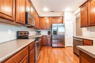 23304 W 90th Ter in Lenexa, KS - Foto de edificio - Building Photo
