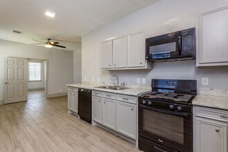 215 N Milby St in Houston, TX - Foto de edificio - Building Photo