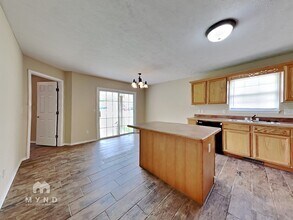 3935 W Maple St in Springfield, MO - Building Photo - Building Photo