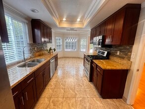 925 Royal Oaks Dr in Monrovia, CA - Building Photo - Building Photo