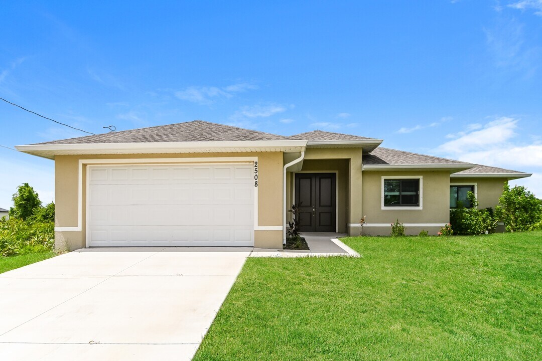 2508 26th St SW in Lehigh Acres, FL - Building Photo