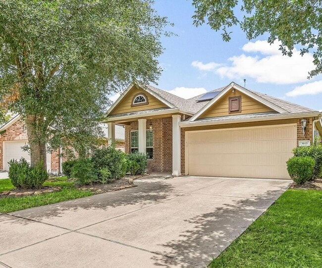 property at 3015 Crescent Oaks Park Ln