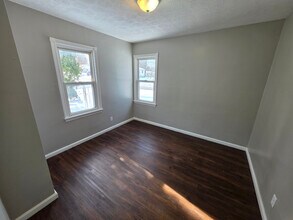 1047 Yukon Ave in Akron, OH - Foto de edificio - Building Photo