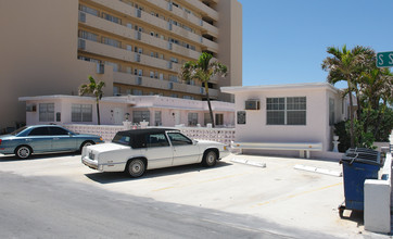 300 Van Buren St in Hollywood, FL - Building Photo - Building Photo