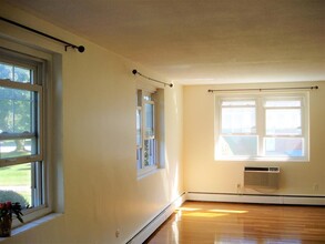 100 Emerson Gardens Rd, Unit 100 in Lexington, MA - Building Photo - Building Photo