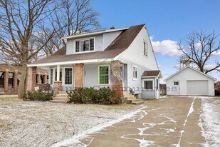 1424 Burton St SW in Wyoming, MI - Building Photo