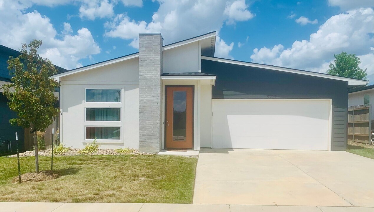 9712 E Annabelle Cir in Wichita, KS - Building Photo