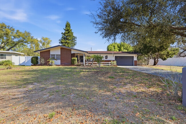 5601 Forest Hills Dr in Holiday, FL - Foto de edificio - Building Photo