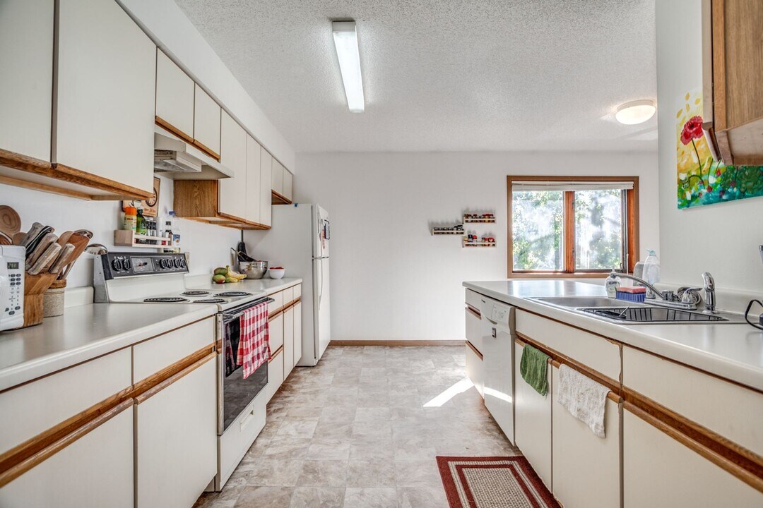 700 SE 8th St in Minneapolis, MN - Building Photo