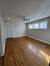 2459 W Moffat St, Unit 1F in Chicago, IL - Building Photo - Building Photo