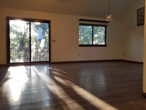 618 Mountain View Way in Bushkill, PA - Building Photo - Building Photo