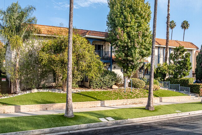 Harmony Court Apartments in Pasadena, CA - Building Photo - Building Photo
