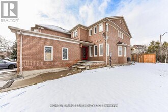 100 Alaskan Summit Ct in Brampton, ON - Building Photo - Building Photo