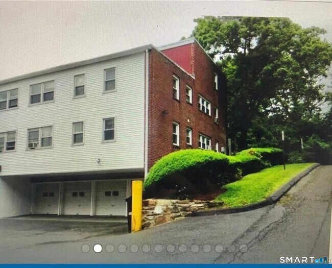 324 Strawberry Hill Ave in Norwalk, CT - Building Photo - Building Photo