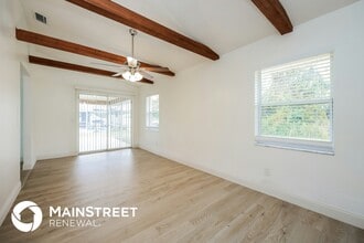 1401 Kirkwood St in North Port, FL - Foto de edificio - Building Photo